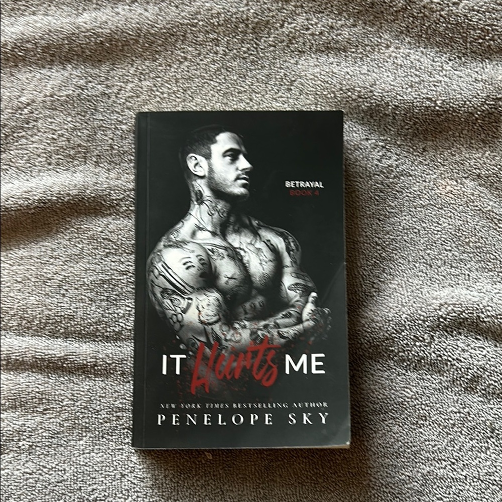 Penelope Sky 'It Hurts Me' Book